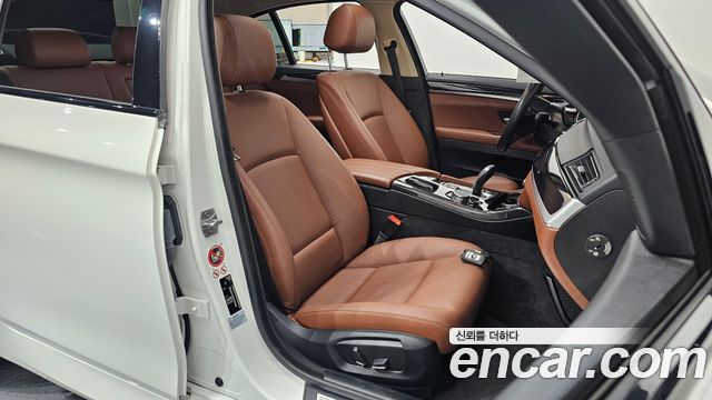 BMW 5-Series 2016 — photo 18