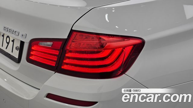 BMW 5-Series 2016 — photo 9