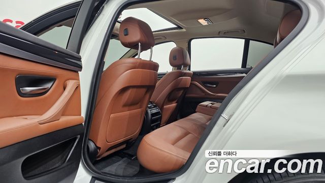 BMW 5-Series 2016 — photo 16