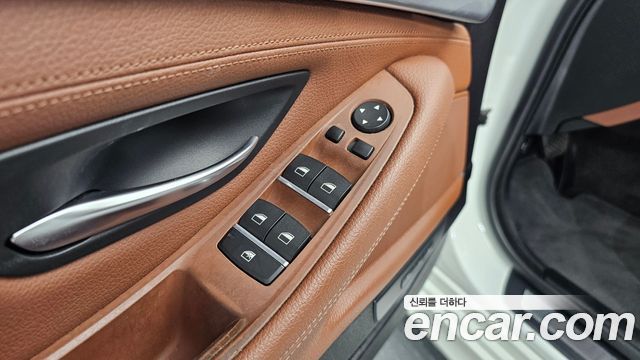 BMW 5-Series 2016 — photo 27