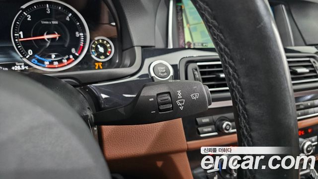BMW 5-Series 2016 — photo 32