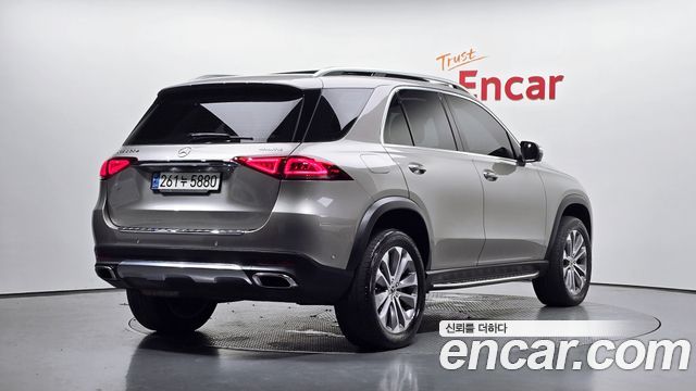 Mercedes-Benz GLE-Class 2022 — photo 2