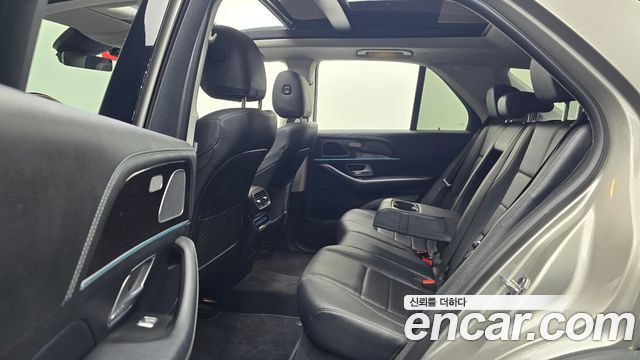 Mercedes-Benz GLE-Class 2022 — photo 18