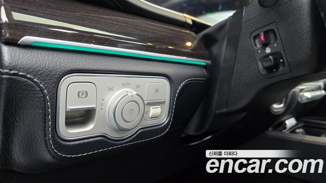 Mercedes-Benz GLE-Class 2022 — photo 20