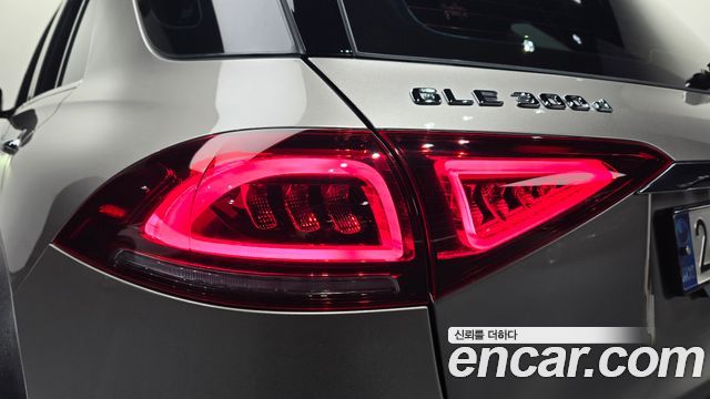 Mercedes-Benz GLE-Class 2022 — photo 9