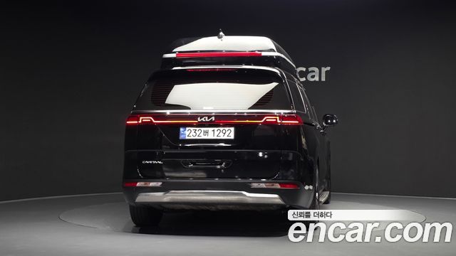 Kia Canival 2023 — photo 4