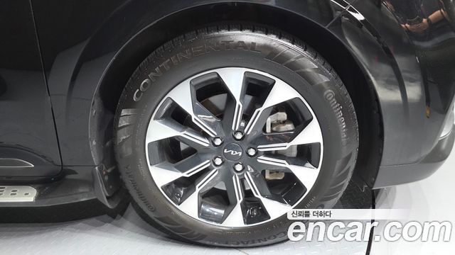 Kia Canival 2023 — photo 7