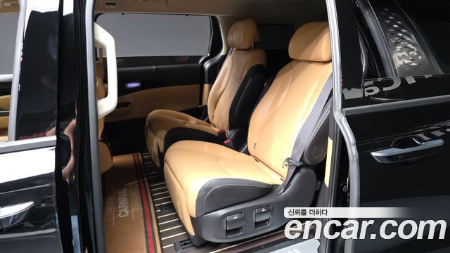 Kia Canival 2023 — photo 16