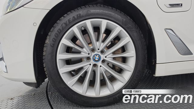 BMW 5-Series 2022 — photo 5