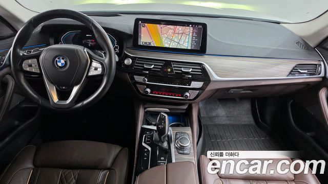 BMW 5-Series 2022 — photo 7