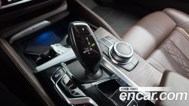 BMW 5-Series 2022 — photo 9