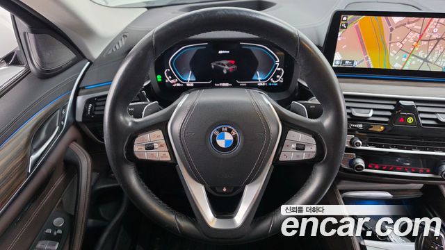 BMW 5-Series 2022 — photo 14