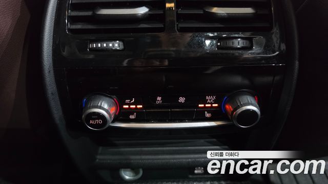 BMW 5-Series 2022 — photo 19