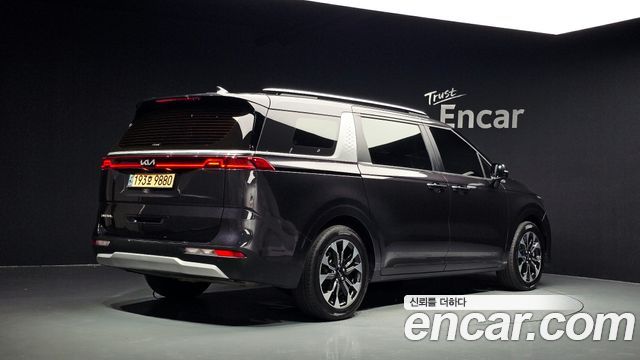 Kia Canival 2023 — photo 2
