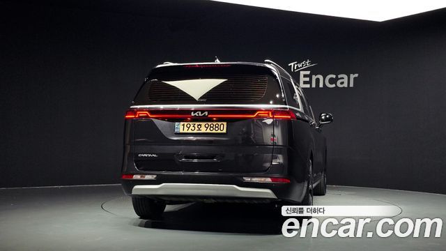 Kia Canival 2023 — photo 4