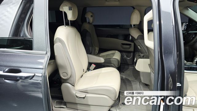 Kia Canival 2023 — photo 11