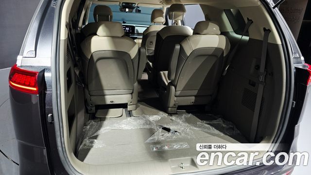 Kia Canival 2023 — photo 18