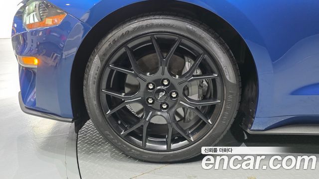Ford Mustang 2023 — photo 5