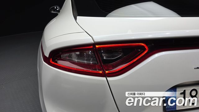 Kia Stinger 2018 — photo 9