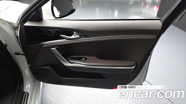Kia Stinger 2018 — photo 14