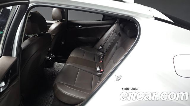 Kia Stinger 2018 — photo 16