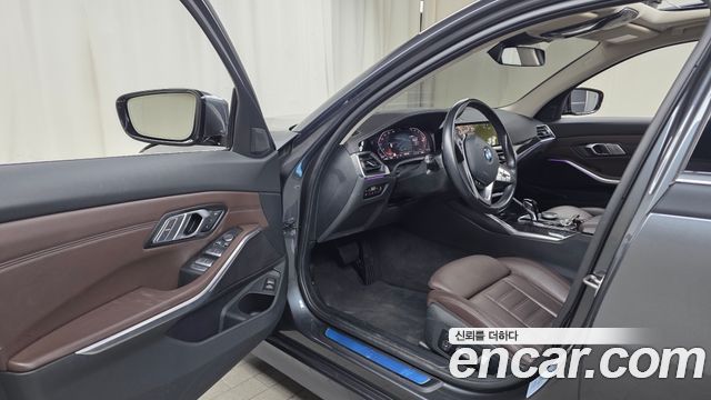 BMW 3-Series 2022 — photo 13