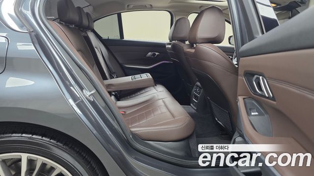 BMW 3-Series 2022 — photo 17