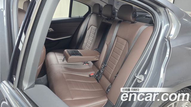 BMW 3-Series 2022 — photo 18