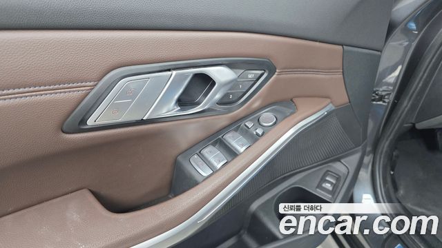 BMW 3-Series 2022 — photo 27