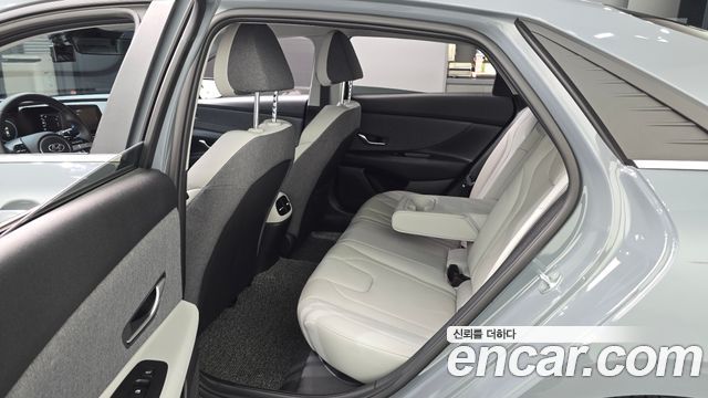 Hyundai AVANTE 2022 — photo 17