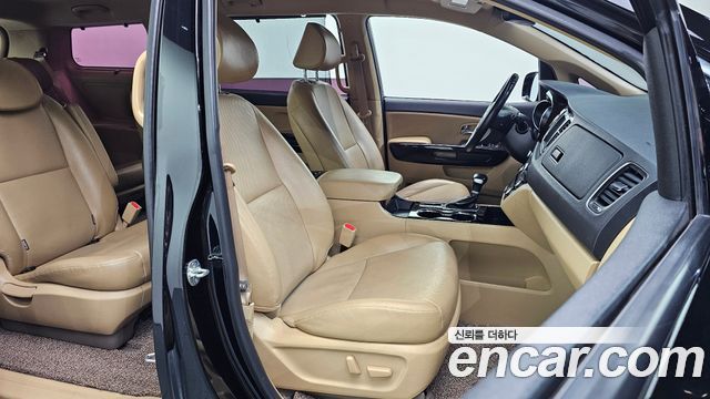 Kia Canival 2019 — photo 16