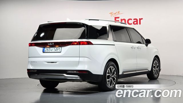 Kia Canival 2023 — photo 2