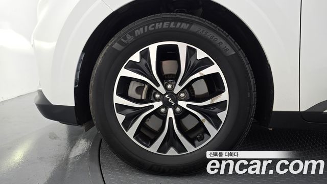 Kia Canival 2023 — photo 5