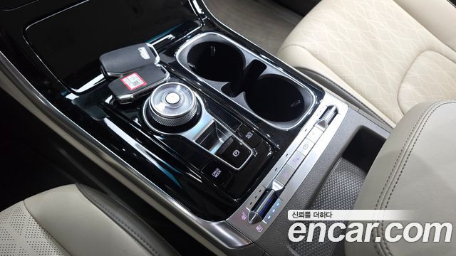 Kia Canival 2023 — photo 9