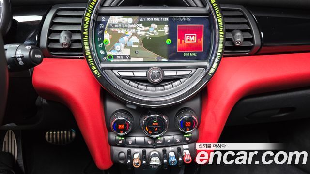 Mini Cooper 2020 — photo 27