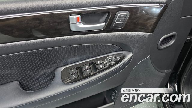 Hyundai Genesis 2013 — photo 17