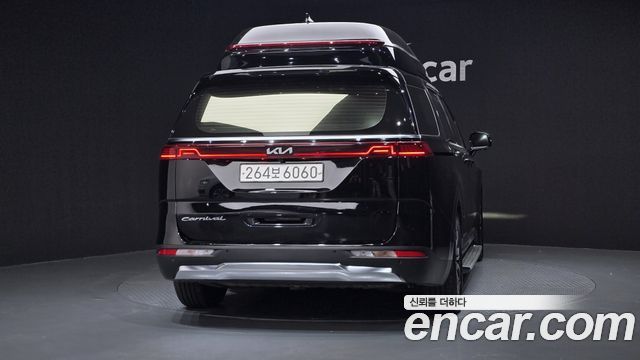Kia Canival 2021 — photo 4