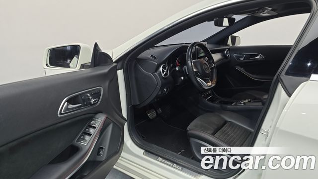Mercedes-Benz CLA-Class 2018 — photo 13