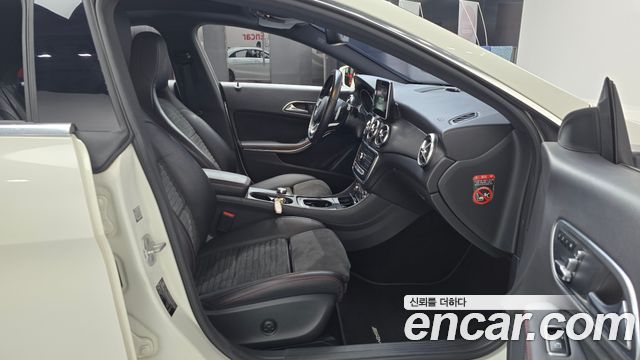 Mercedes-Benz CLA-Class 2018 — photo 16