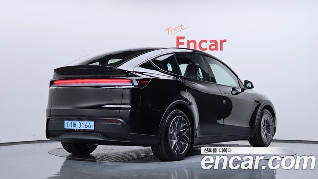 Tesla Model Y 2026 — photo 2