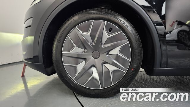 Tesla Model Y 2026 — photo 5