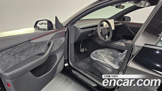 Tesla Model Y 2026 — photo 13