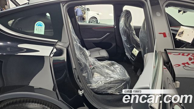 Tesla Model Y 2026 — photo 17