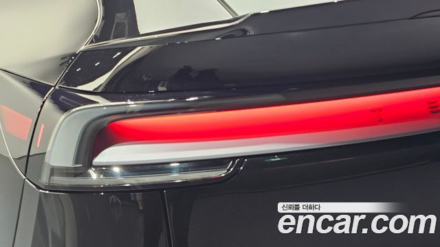 Tesla Model Y 2026 — photo 9