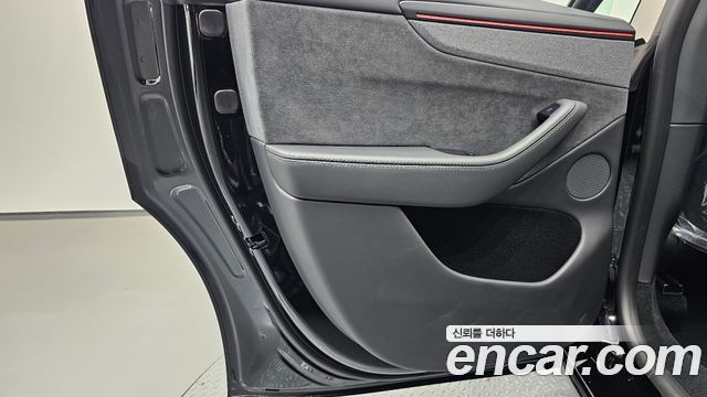 Tesla Model Y 2026 — photo 15