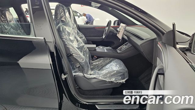 Tesla Model Y 2026 — photo 16