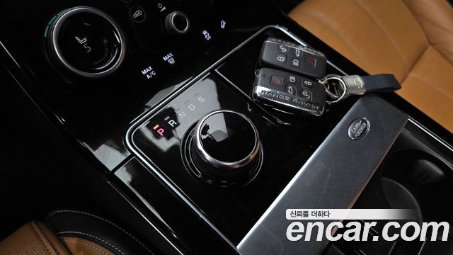Land Rover Range Rover Velar 2018 — photo 9