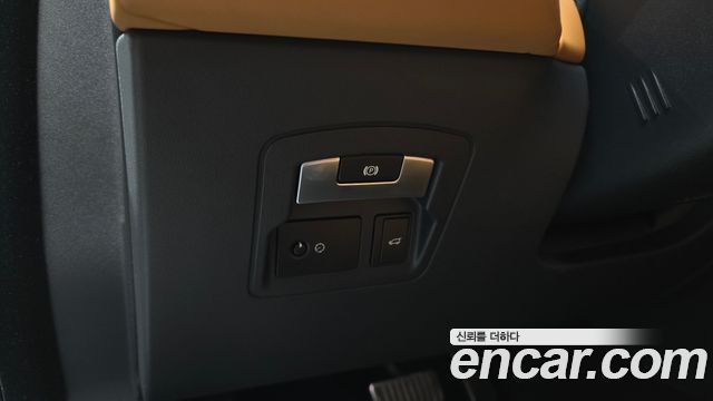 Land Rover Range Rover Velar 2018 — photo 16