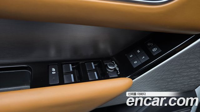 Land Rover Range Rover Velar 2018 — photo 17