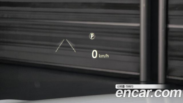 Land Rover Range Rover Velar 2018 — photo 18